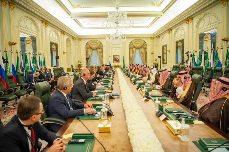 ولي العهد خلال جلسة المباحثات مع الرئيس الروسي (واس)
