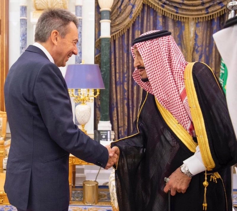 خادم الحرمين لدى استقباله رئيس اللجنة الدولية للصليب الأحمر