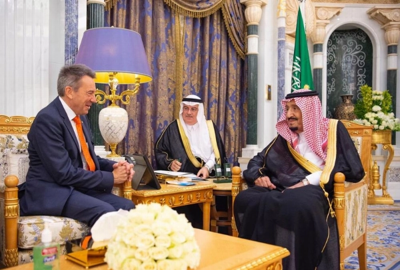 خادم الحرمين لدى استقباله رئيس اللجنة الدولية للصليب الأحمر 1