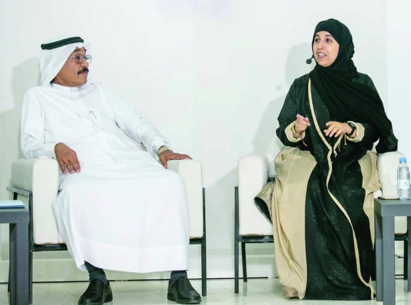 من الجلسة الحوارية (مكة)