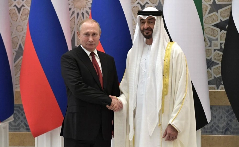 محمد بن زايد لدى استقباله بوتين (د ب أ)