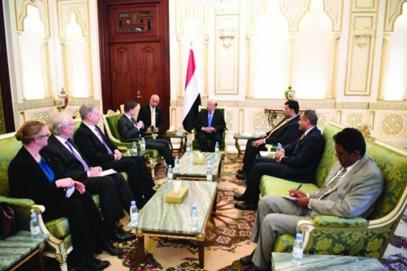 هادي لدى لقاء المسؤول الأمريكي (مكة)