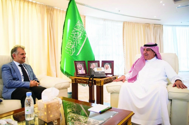 تركي الشبانة خلال استقباله سيد جلال كريم (واس)
