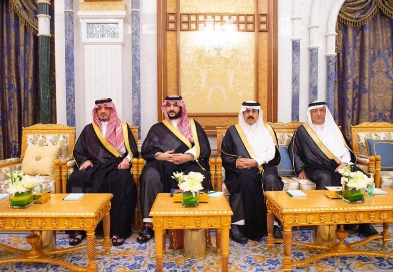 خادم الحرمين لدى استقباله وزير الدفاع الأمريكي (واس)3