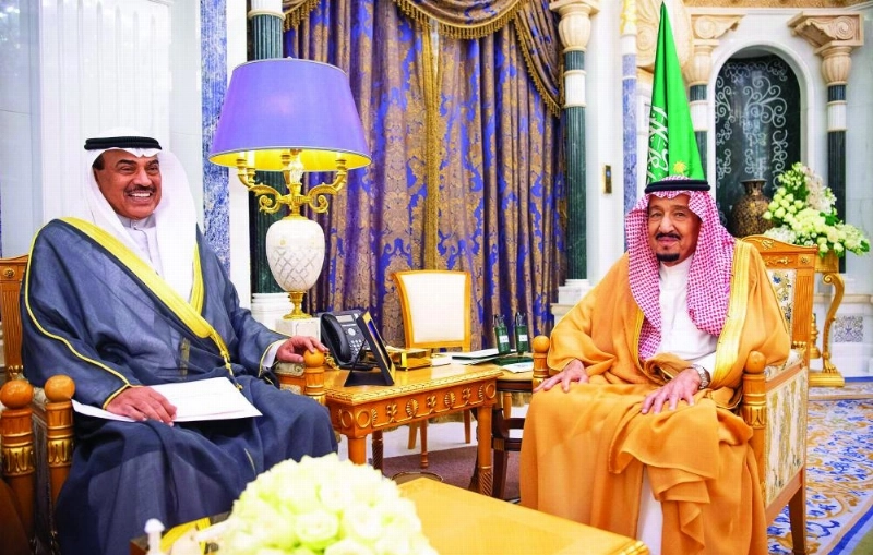 خادم الحرمين خلال استقباله نائب رئيس مجلس الوزراء الكويتي (واس)