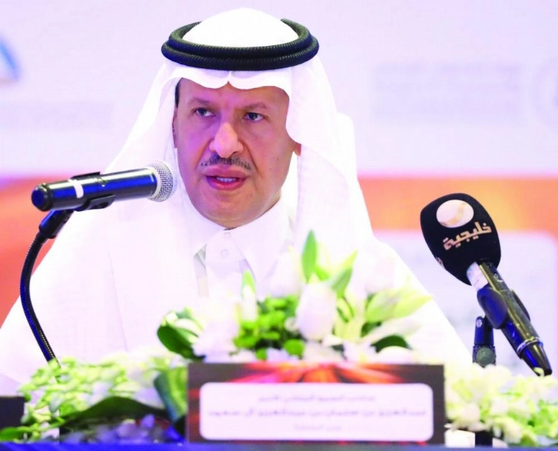 وزير الطاقة متحدثا خلال حفل التوقيع