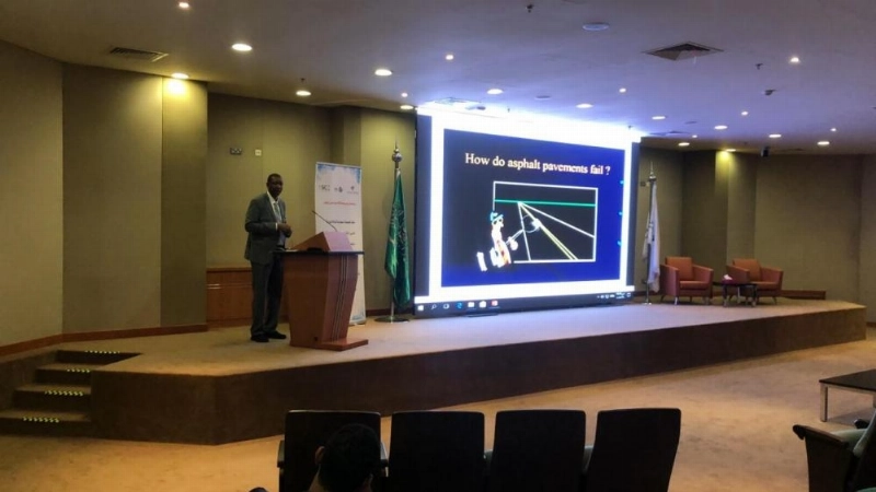 جانب من ورشة العمل أمس (مكة)