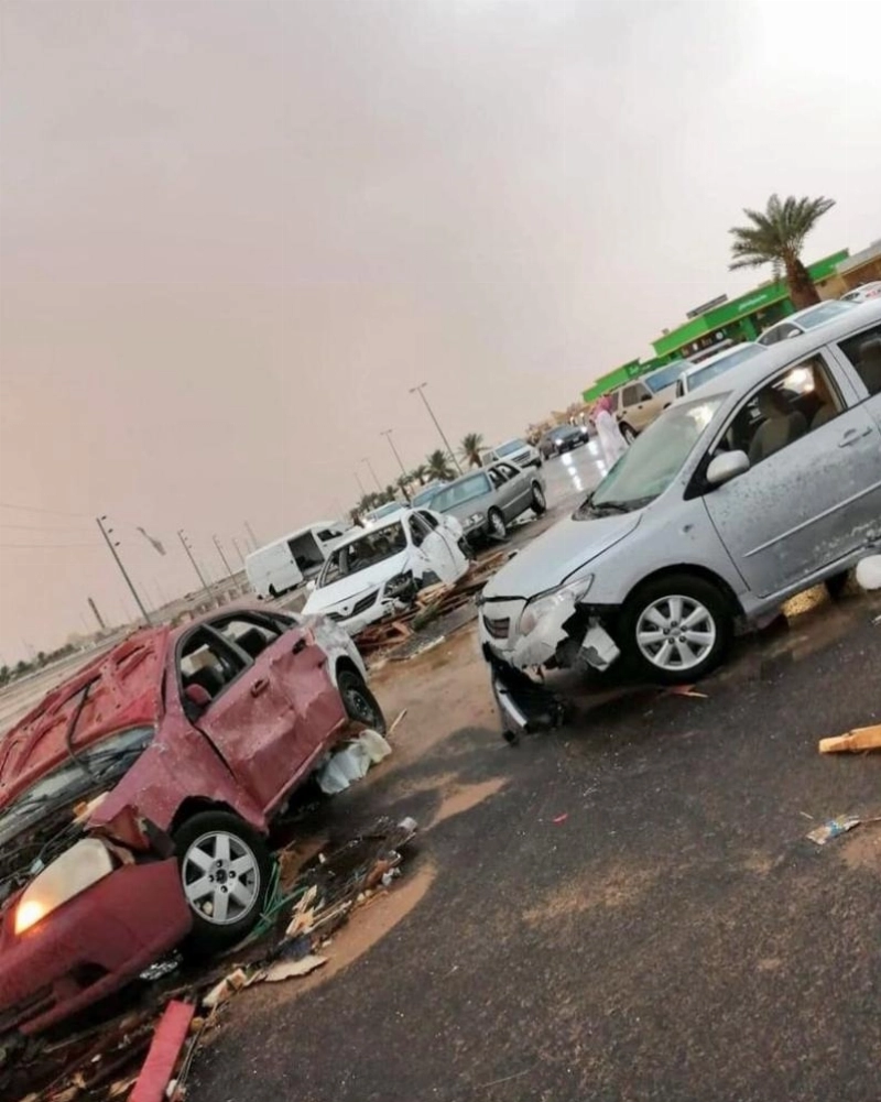 مركبات لحقت بها أضرار نتيجة الأمطار (مكة)