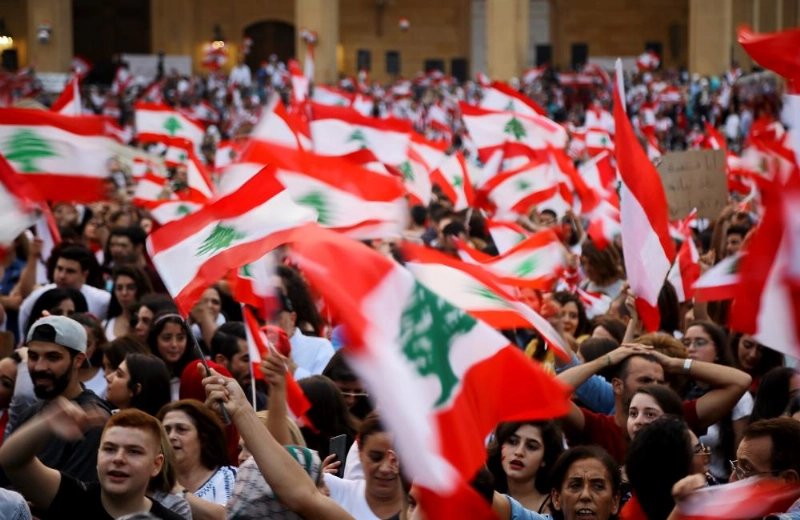الشارع اللبناني يتواصل في الغضب (د ب أ)
