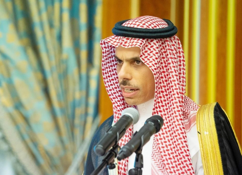 فيصل بن فرحان مؤديا القسم (واس)