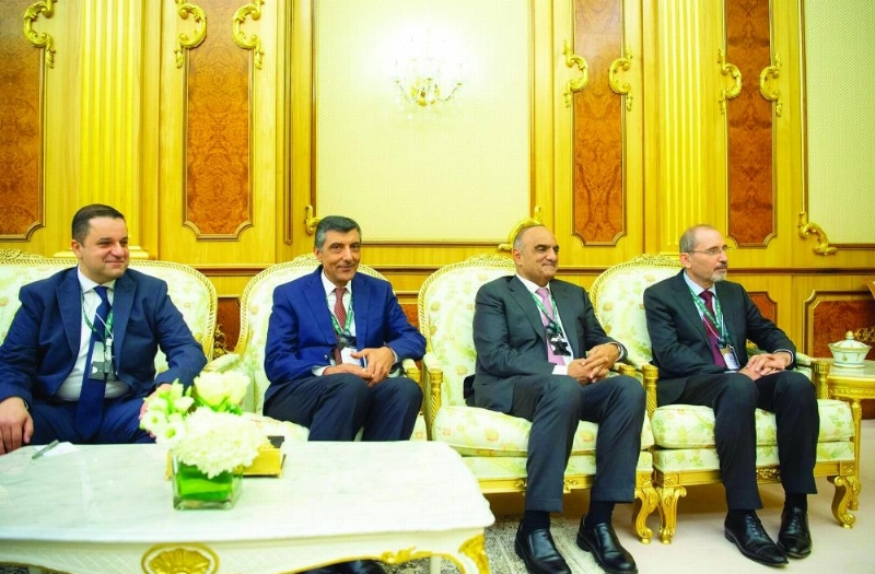 الوزراء والمسؤولون من البلدين خلال اللقاء (واس)
