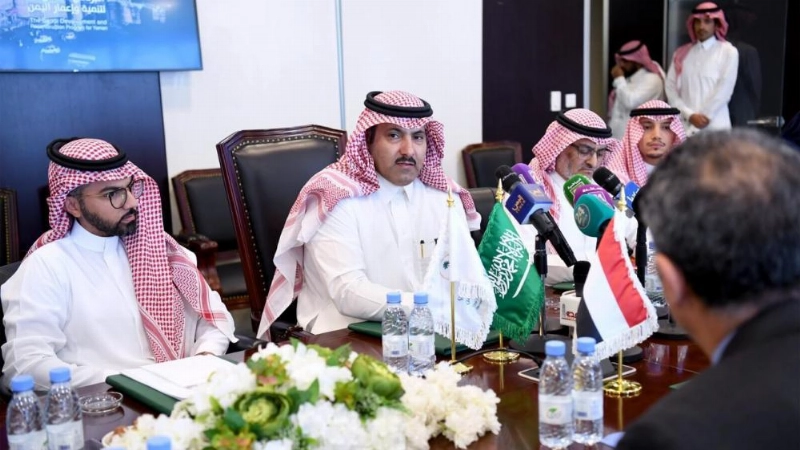 العوج : المشاريع السعودية رسالة أمل للمواطن اليمني
السفير آل جابر: الشعب اليمني في قلب واهتمام القيادة السعودية