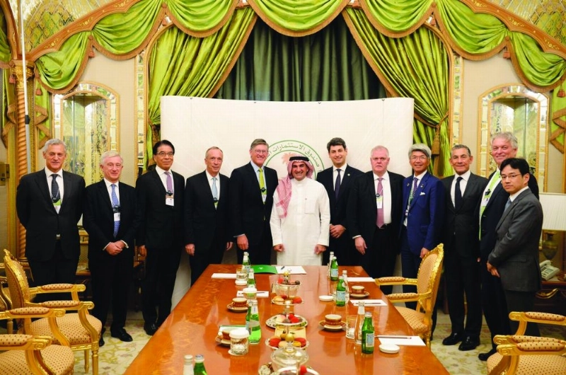 جماعية بعد توقيع الاتفاقية (مبادرة مستقبل الاستثمار)
