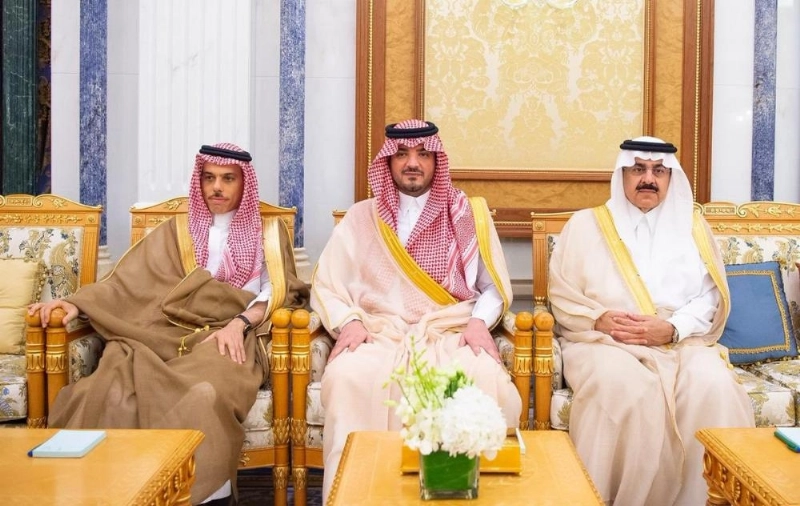 خادم الحرمين الشريفين يستقبل وزير الخارجية البريطاني الأسبق ديفيد كاميرون
(واس)