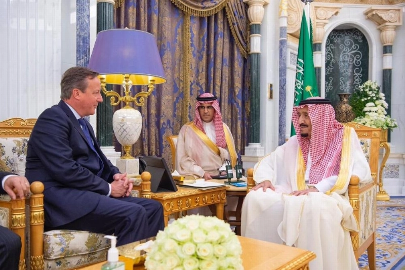 خادم الحرمين الشريفين يستقبل وزير الخارجية البريطاني الأسبق ديفيد كاميرون
(واس)
