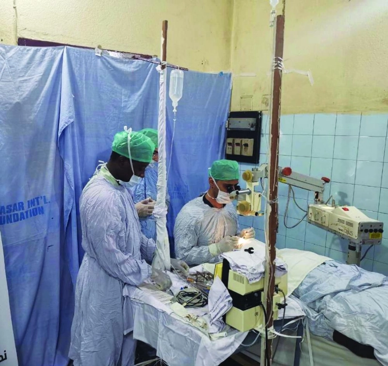 إحدى عمليات مكافحة العمى في الكاميرون (واس)