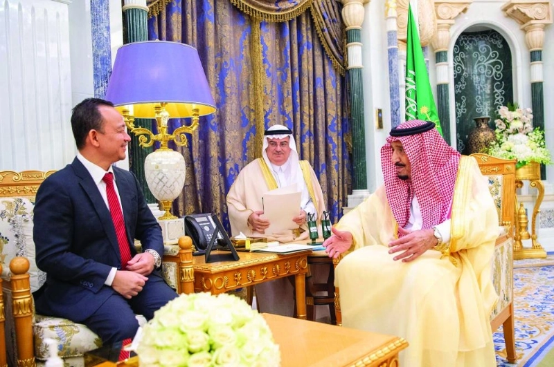جانب من استقبال خادم الحرمين لمزلي مالك