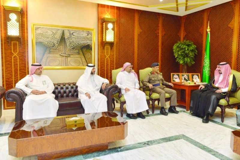 بدر بن سلطان لدى استقباله السعوي
