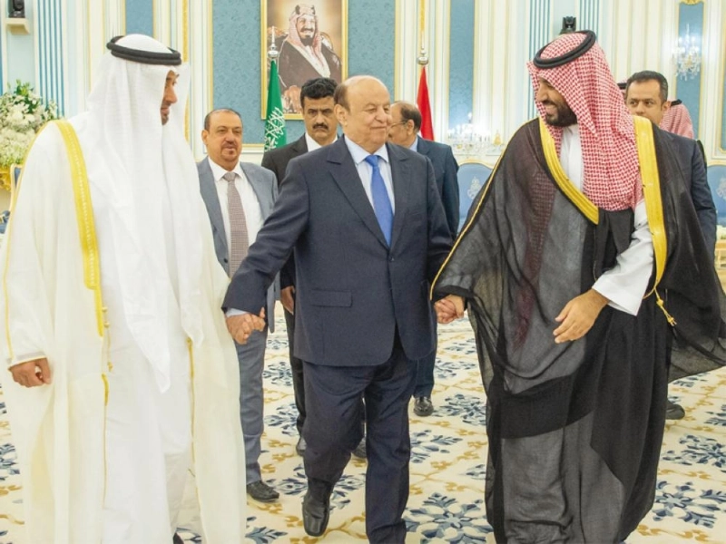 ولي العهد والرئيس اليمني وولي عهد أبوظبي أثناء توقيع اتفاق الرياض (واس)