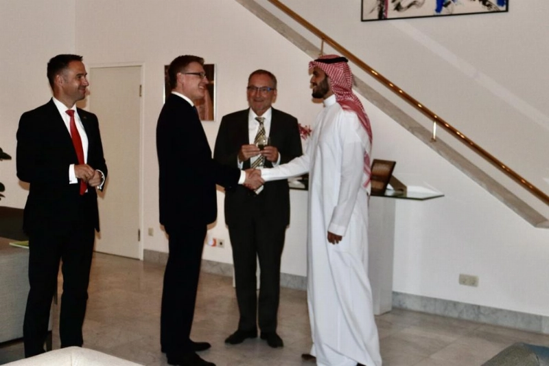 وفد رفيع المستوى من المركز المالي في فرانكفورت بزيارة الرياض ( مكة )