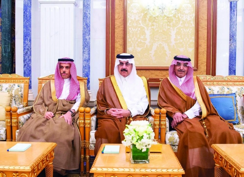 فيصل بن فرحان ومساعد العيبان ومحمد الجدعان خلال الاستقبال (واس)