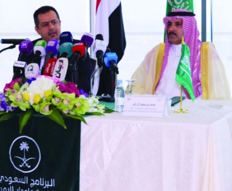 آل جابر وعبدالملك خلال الورشة