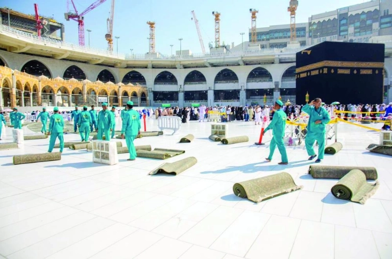 من عملية استبدال السجاد (مكة)