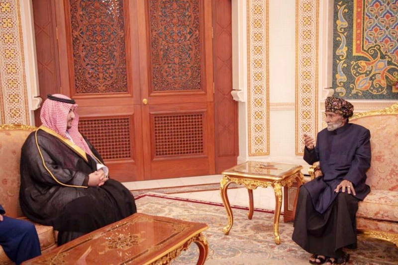السلطان قابوس بن سعيد خلال استقباله خالد بن سلمان (واس)