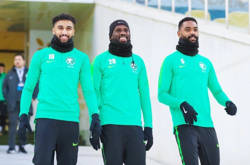 لاعبو المنتخب السعودي قبل بدء الحصة التدريبية (إعلامي المنتخب)