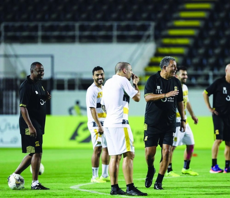 تين كات يقود تدريبات الاتحاد (إعلامي الاتحاد)