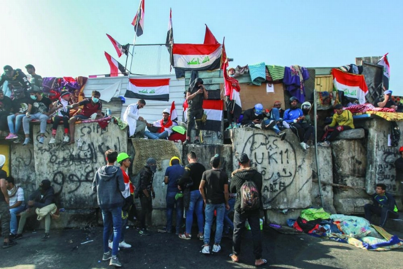 العراقيون يواصلون احتجاجهم (د ب أ)