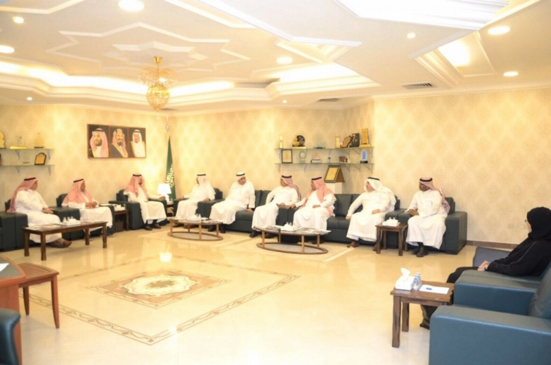 من اللقاء بغرفة ينبع (مكة)