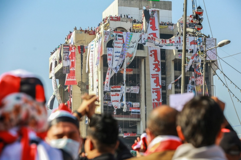 اعتصام العراقيين في ميدان التحرير بالعراق (د ب أ)