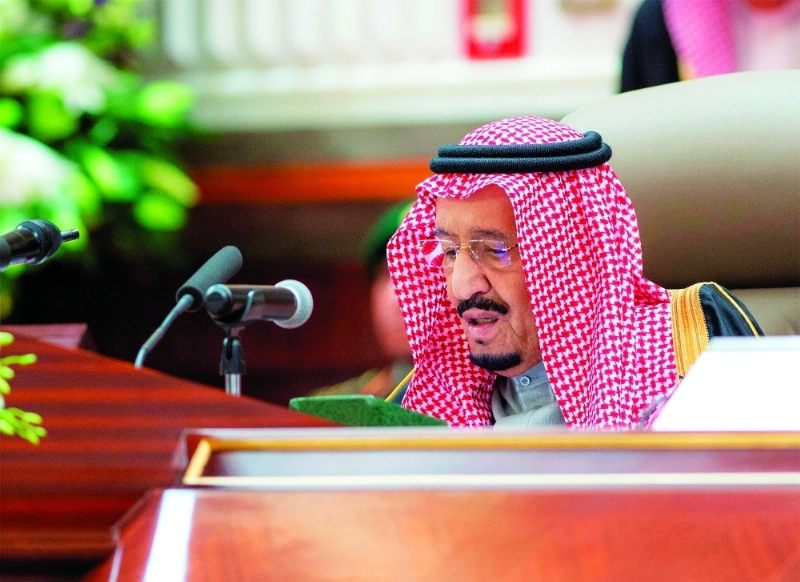 الملك سلمان خلال مخاطبته أمس مجلس الشورى بحضور ولي العهد (واس)