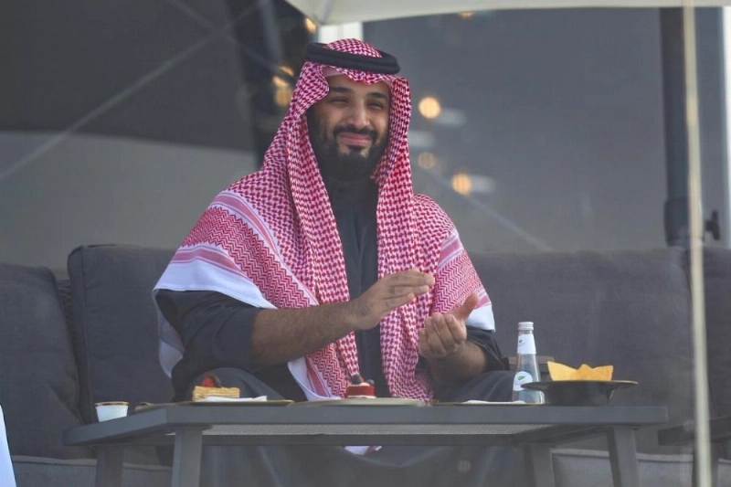 الأمير محمد بن سلمان لدى زيارته معرض الرياض للسيارات (بندر الجلعود)