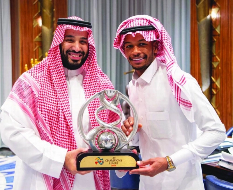 الأمير محمد بن سلمان خلال استقباله فريق الهلال (واس)