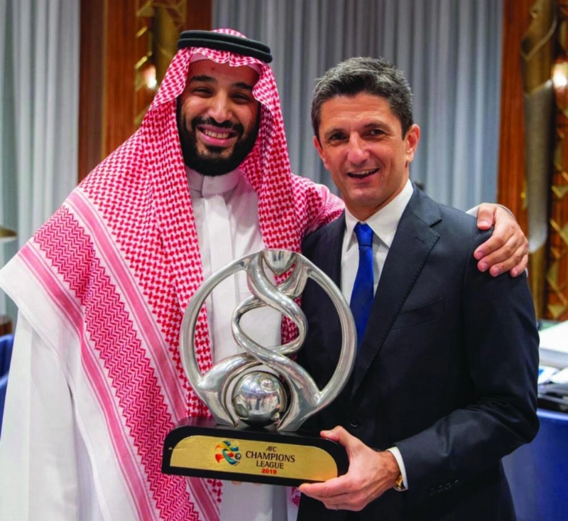 الأمير محمد بن سلمان خلال استقباله فريق الهلال (واس)