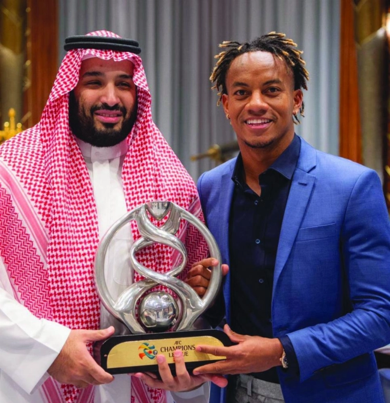 الأمير محمد بن سلمان خلال استقباله فريق الهلال (واس)