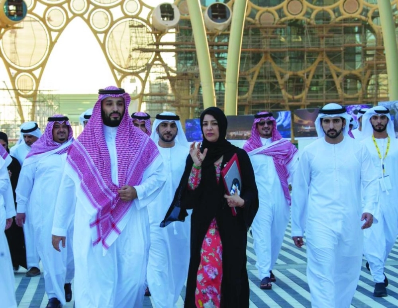 الأمير محمد بن سلمان لدى زيارته معرض إكسبو 2020 في دبي أمس (واس)