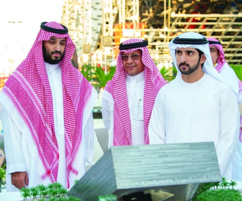 الأمير محمد بن سلمان لدى زيارته معرض إكسبو 2020 في دبي أمس (واس)