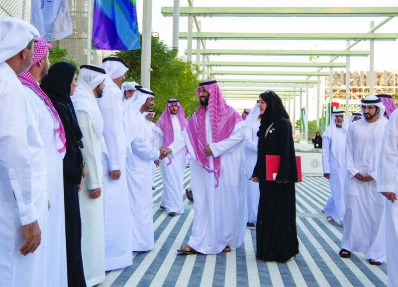 الأمير محمد بن سلمان لدى زيارته معرض إكسبو 2020 في دبي أمس (واس)