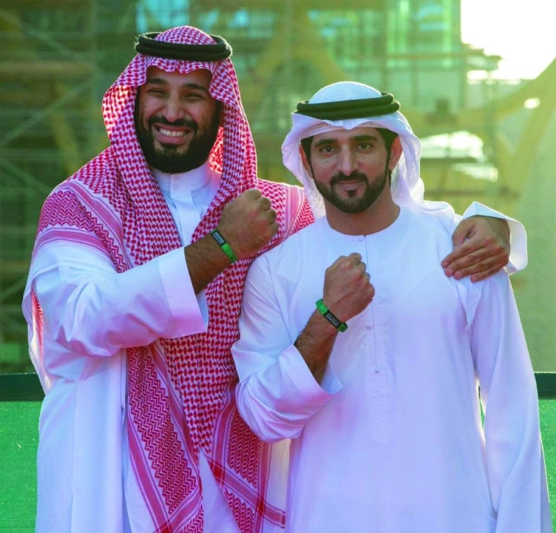 الأمير محمد بن سلمان لدى زيارته معرض إكسبو 2020 في دبي أمس (واس)