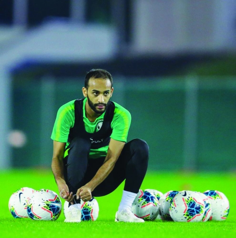 عبدالله عطيف يتهيأ لبدء التدريب (موقع المنتخب السعودي)