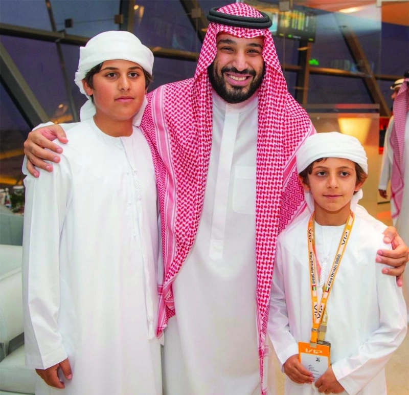 ولي العهد لدى حضوره منافسات بطولة العالم لسباقات الفورمولا 1 في أبوظبي (واس)