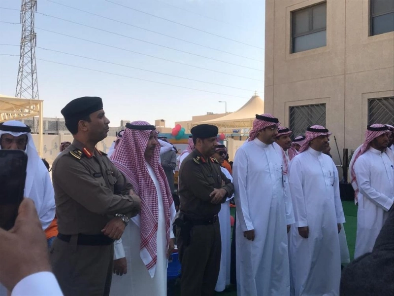 مسؤولون خلال حضورهم انطلاق القافلة (مكة)