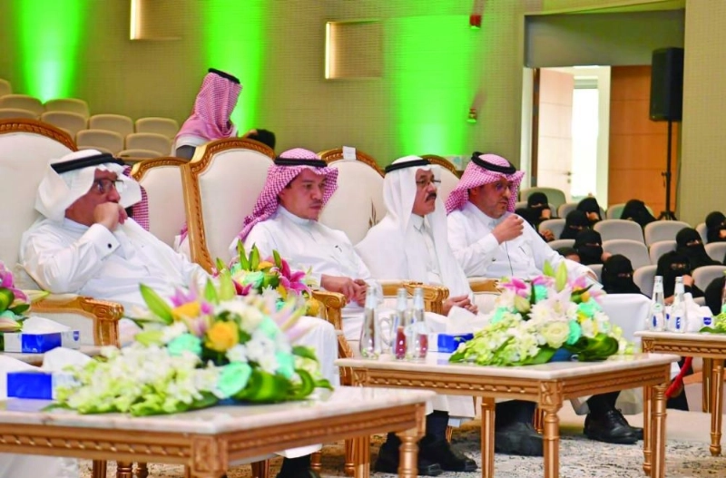 حمد آل الشيخ خلال اللقاء مع مديري التعليم (مكة)
