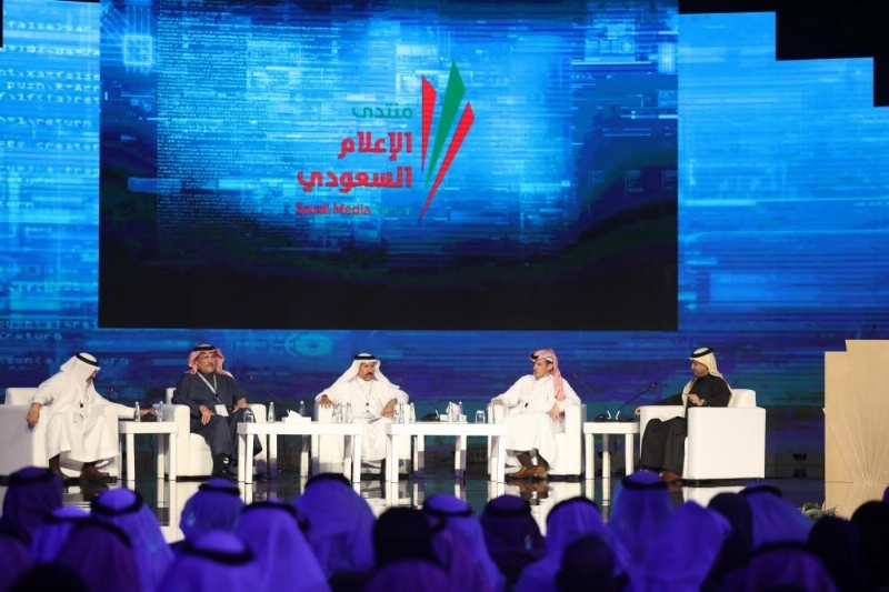 من جلسة الدبلوماسية والإعلام من يحرك الآخر (مكة)