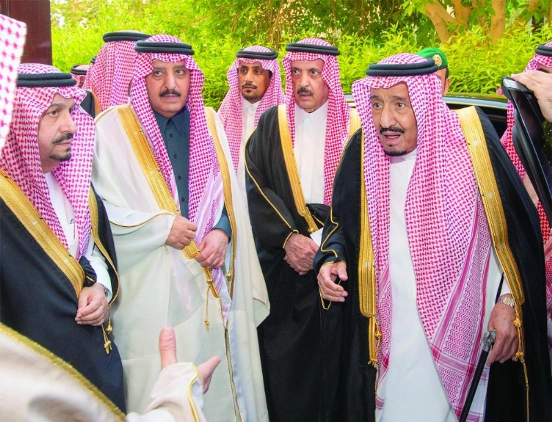 الملك سلمان لدى وصوله