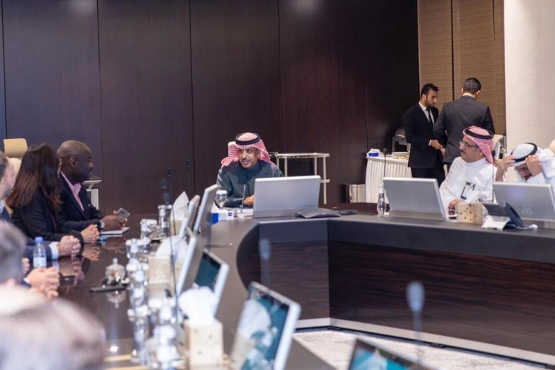 الوفد الأمريكي جاء بدعوة من خريجي الجامعة العاملين بالشركة