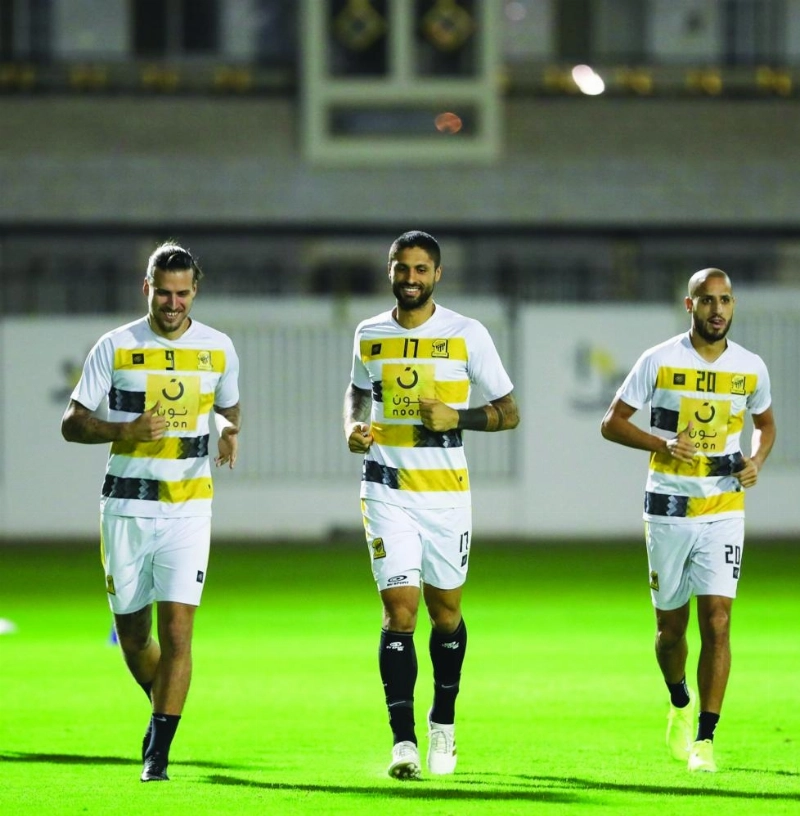 مروان داكوستا (وسط) في تدريب سابق للاتحاد (إعلامي الاتحاد)